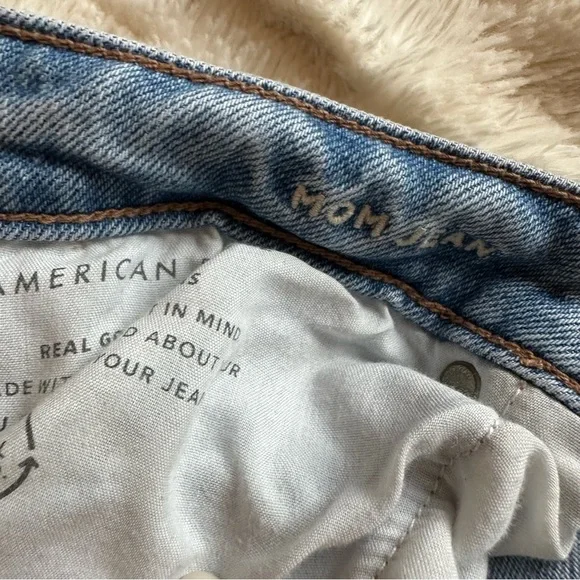 American Eagle Stretch Distressed Mom Jeans Size 12 - Picture 6 of 7